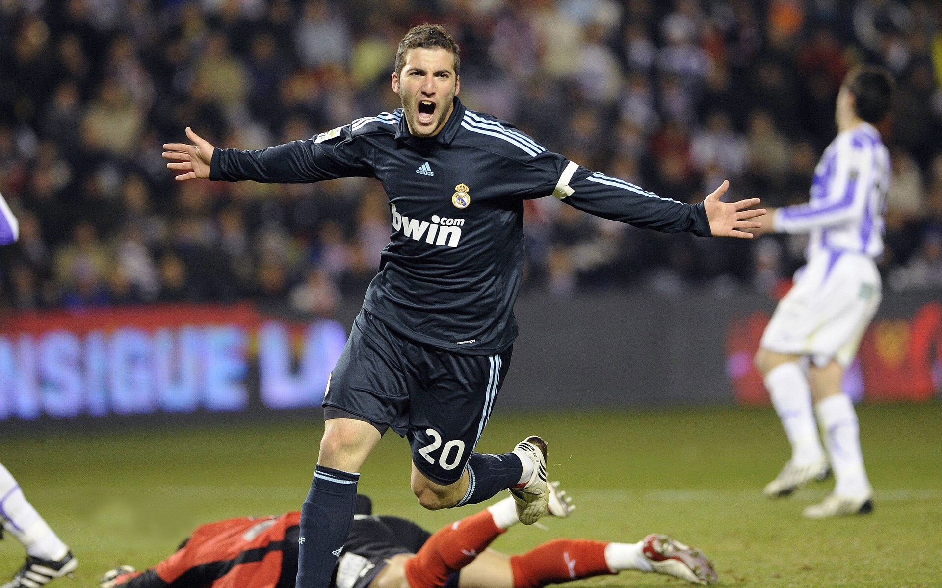 《英雄联盟》“全球预选”开启，冠军悬念不断！